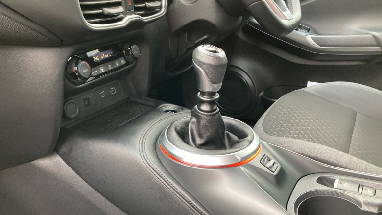 Nissan Juke 1.0 DiG-T N-Connecta 5dr Petrol Hatchback